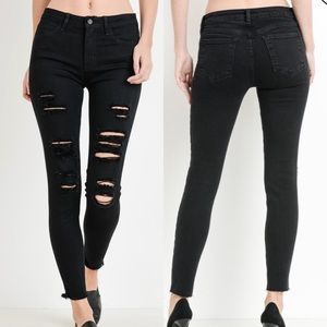 JUST BLACK DISTRESSED HI RISE SKINNY!